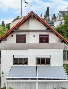 Einfamilienhaus (frei) mit zwei Einliegerwohnungen (eine vermietet) in ruhiger Lage zwei Garagen, vier Stellplätze - Konstanz