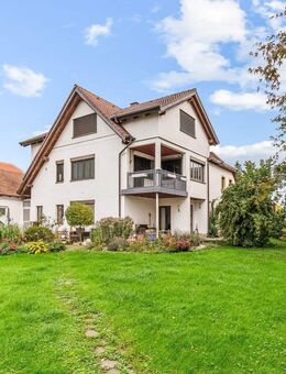 Solides Dreifamilienhaus mit Garten und Garagen in Neuensorg - Weidhausen (Coburg)