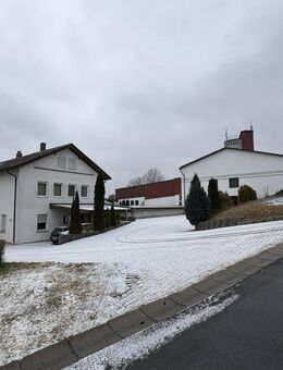 Vermietetes Wohnhaus & ehemaliges Fabrikgebäude mit attraktiven Mieteinnahmen zu verkaufen - Presseck