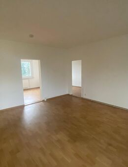 4 Raum Wohnung mit Balkon in Großschirma - Großschirma