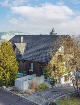 Eigenheim auch für mehrere Generationen mit Garten, 2 Garagen und Freistellplatz - Fridingen (Donau)