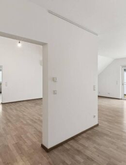 Moderne 4-Zimmer-Dachgeschosswohnung mit Balkon und Aufzug - Kriftel