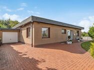 Großzügiger Bungalow mit schönem Garten in ruhiger und beliebter Lage in Husum - Husum (Schleswig-Holstein)