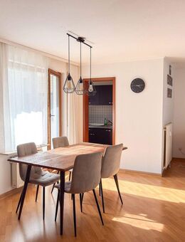Ruhig gelegene 2,5-Zimmer-Wohnung mit guter Anbindung und Stellplatz - Leonberg (Baden-Württemberg)