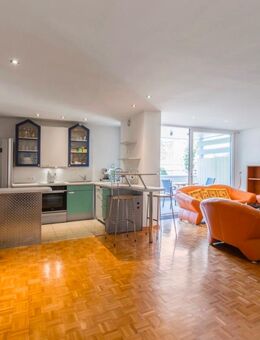 Möblierte 2-Zimmer-Wohnung in Top-Lage München mit großem Balkon und Landblick - München