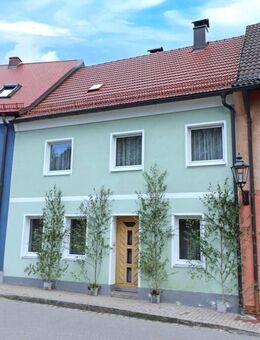 Sofort frei! Günstiges Reihenhaus mit großer Scheune, Werkstatt und Garten in zentraler Lage - Pleystein