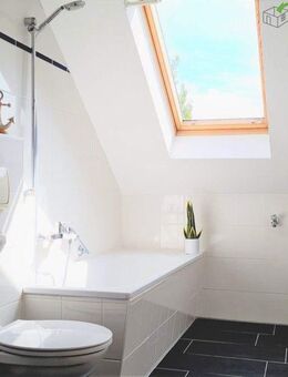 3-Raum-Dachgeschosswohnung mit freundlichem Tageslichtbad & gemütlichem Balkon - Chemnitz