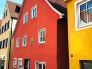 Liebevoll renovierte 2 Zi.-Wohnung mit Einbauküche und Terrasse mitten in der Innenstadt - Ellwangen (Jagst)