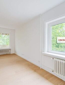 IMMOBERLIN.DE - Ersteinzug nach Sanierung in Toplage! Helle Wohnung mit Westloggia am Park - Berlin