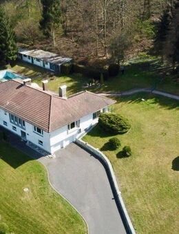 Großzügige Villa in traumhafter Hanglage mit Wintergarten und Einliegerwohnung - Hösbach