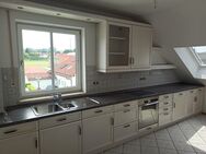 Exklusive 3-Zimmer-Dachgeschosswohnung mit Balkon und Einbauküche in Vilshofen an der Donau - Vilshofen (Donau)