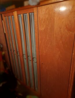 Vintage Schrank mit Glaseinsatz - Massiv-Holz - antik evtl. Kirschbaum - Ulm