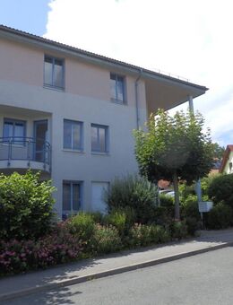 TOP Kapitalanlage! Ruhig und im Grünen, Gemütliche 2-Zimmer-Wohnung mit Balkon und TG-Stellplatz! - Freital