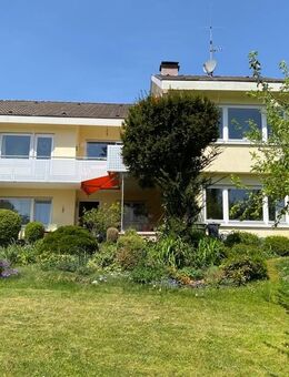 Gepflegtes Einfamilienhaus mit Einliegerwohnung in ruhiger Lage, mit Garten und Garage - Rottweil