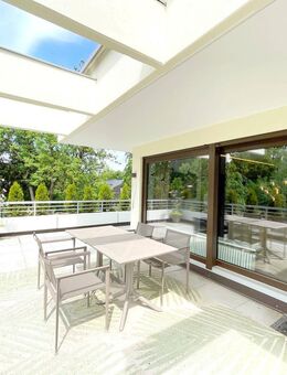 Neues exklusives Penthouse, umlaufende große Südwest-Dachterrasse, grün, uneinsehbar, absolut ruhig - München