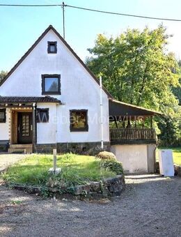 Potenzialreiches Einfamilienhaus auf großem Grundstück mit Doppelcarport und Garage - Gummersbach