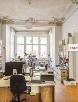 IMMOBERLIN.DE - Prächtige Stuck-Altbauwohnung mit ruhiger Terrasse & Westloggia - Berlin