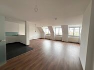 Helle 4-Raum Etagenwohnung im Dachgeschoss mit offener Küche - Chemnitz