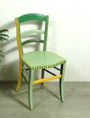 Alter Stuhl um 1900, Deko-Stuhl, handbemalt in Grüntönen mit Gelb in 53489