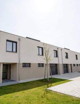 Modernes Reihenendhaus mit Wohn- und Gewerbeanteil + Garten, Garage & 3 Stellplätzen in Rheinstetten - Rheinstetten