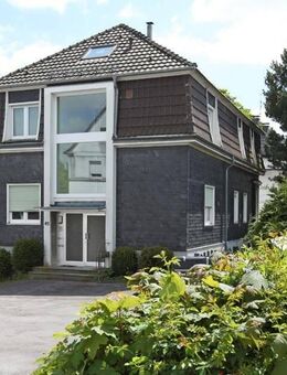 Sanierer aufgepasst! Freistehendes und teilsaniertes 1-3-Familienhaus in Remscheid - Remscheid