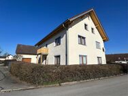 Großzügiges Zweifamilienhaus mit Nebengebäude in Neubäu - Roding