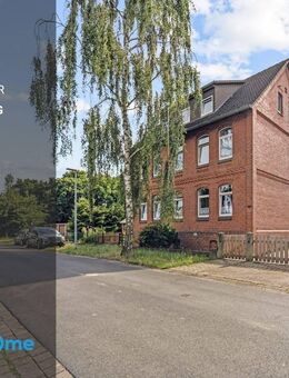 Langenhagen-Godshorn: Vermietetes 3-Parteienhaus mit 8 Garagen - Langenhagen