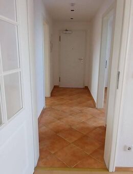 Gemütliche 4-Raum-Wohnung mit Balkon/ Stellplatz - Dessau-Roßlau