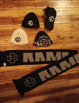 RAMMSTEIN Fanartikel Merchandise T-Shirt XL XXL MEIN HERZ BRENNT Woll Mützen Beanies Cappy Schal Herren Cargohose XL Badeshorts L XL XXL Trinkbecher Europe Stadium Tour 2019 Bettwäsche Sets KEINE LUST Dekoartikel silber Feuerzeug OHNE DICH - Schladen-Werla