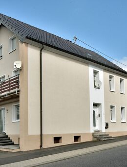 Die "linke-Haus-Möglichkeit" an der Hauptstraße 3 in Mackenrodt mit 2 Garagen und Gartenfläche - Mackenrodt