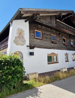 Bauernhaus in zentraler Wohnlage mit 2 großen Wohnungen in Obing am See! Vermietet - 3 % Rendite - Obing