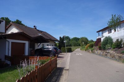 Gemütliche 3,5-Terrassenwohnung mit Kaminofen und Stellplatz in sehr ruhiger Ortsrandlage