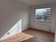 Bezugsfrei: Schöne Dachgeschosswohnung in Grünlage auf weitläufigem Grundstück & Aufzug - Berlin