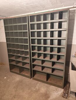 2x RUWE Werkstattregale aus VW Stammhaus / Werkstatt 1950er Jahre im Originalzustand. Stahlblech, Resedagrün, Industriedesign. - Herne