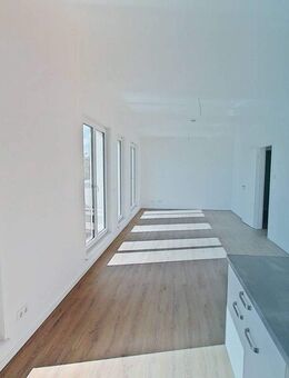 VIEL PLATZ FÜR EIN PAAR ODER EINE KLEINE FAMILIE: Weitläufige 3-Zimmer-Wohnung mit DACHTERRASSE und EBK im Weißenseer Neubauquartier FREIRAUM - Berlin