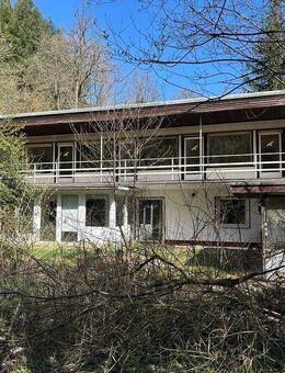 VR IMMO: Siegen-Achenbach, Grundstück zu verkaufen, Haus mit Sanierungsstau fast zu verschenken! - Siegen (Universitätsstadt)