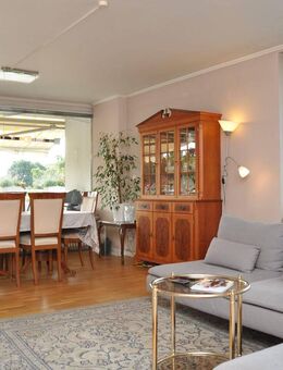 Familien aufgepasst: Wunderschöne 4. Zi.-Wohnung mit Sonnenbalkon und Lift - Düsseldorf
