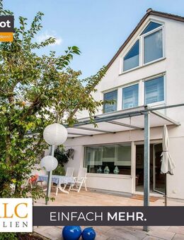 Ich bin ein liebevoll gepflegtes Zweifamilienhaus mit Herz, Vermietungsvorteil und Traumgarten - Schwaig (Nürnberg)