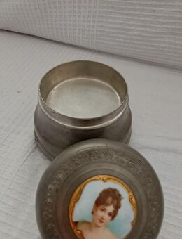 Zinn Schmuckdose mit Miniaturbild Lupenmalerei und Spieluhr - Hanau (Brüder-Grimm-Stadt) Mittelbuchen