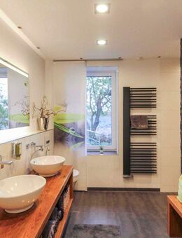 Stilvolles Architektenhaus mit A+ Energieeffizienzklasse und freiem Blick auf die Felsburg. - Felsberg