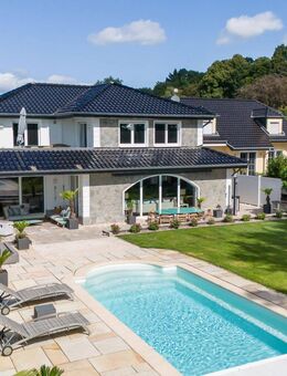 Exklusives Einfamilienhaus, Panoramablick, Pool, teilklimatisiert, Doppelgarage, Top-Zustand - Lohmar