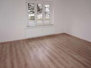 Frei ab 1.5.25. - Balkon an der Küche + Bad mit Fenster ! - Chemnitz