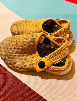 Kinderschuhe Schlappen gelb 27 zu verschenken - Dorfen