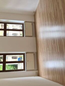 WG's aufgepasst !!! zwei 25m² große Zimmer / modernem Laminat + große Küche mit extra Zimmer - Chemnitz