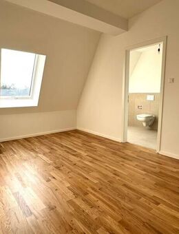 Ideal für Familien: Helle 5-Zimmer-Dachgeschosswohnung mit EBK, 2 Bädern und Loggia - Leipzig