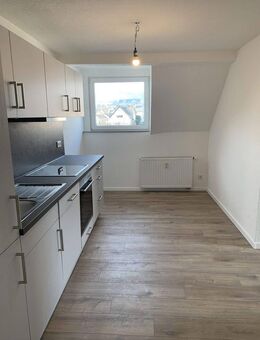 Moderne Dachgeschosswohnung in zentraler Lage von Frickhofen - Dornburg