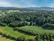 Alleinlage in Chamerau - Landhaus auf außergewöhnlichem Naturgrundstück mit Flussblick! - Chamerau