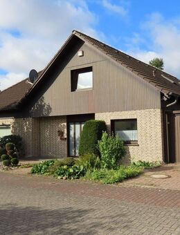 41542 Dormagen-Ückerath: Freistehendes, großes Einfamilienhaus in unverbaubarer Südwestlage - Dormagen