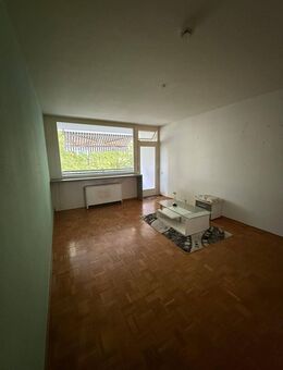 Frisch renovierte 2 Zimmer Wohnung mit Balkon - Karlsruhe