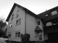 Charmante Dachgeschosswohnung mit Balkon und Einbauküche - zentral in Weinheim! - Weinheim